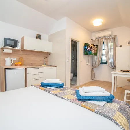 Jeli Apartment *